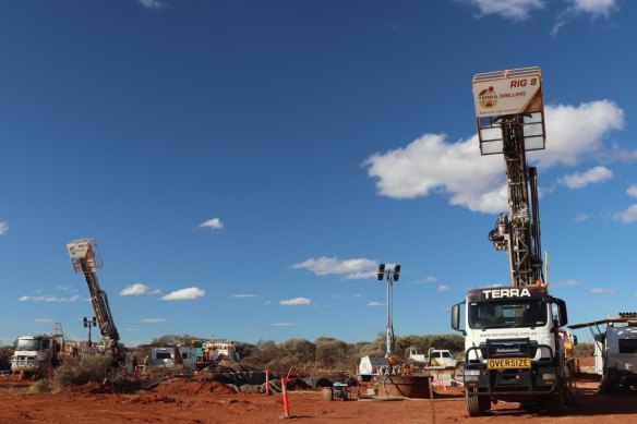 Drill rig at Strickland metals’ Palomino prospect in its Horse Well project near Wiluna.